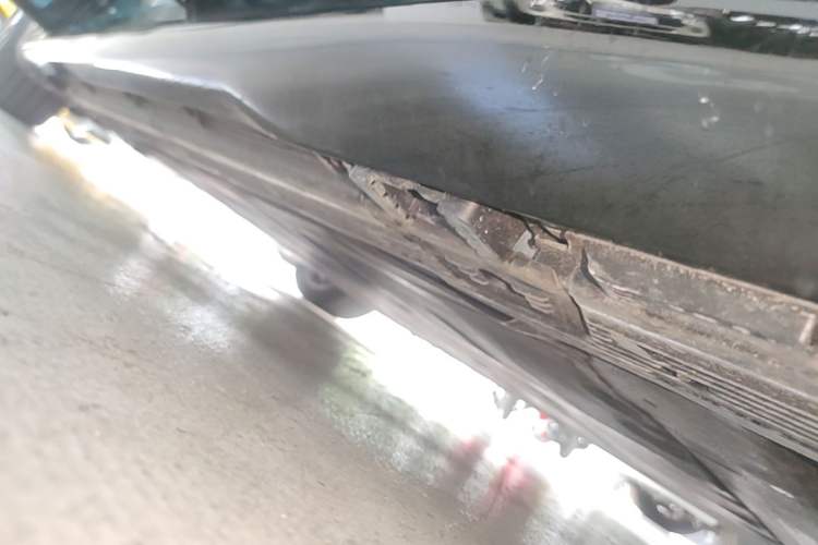 Used Mercedes-Benz EQE 2025 500 4MATIC Luxury Edition Left Side Sill