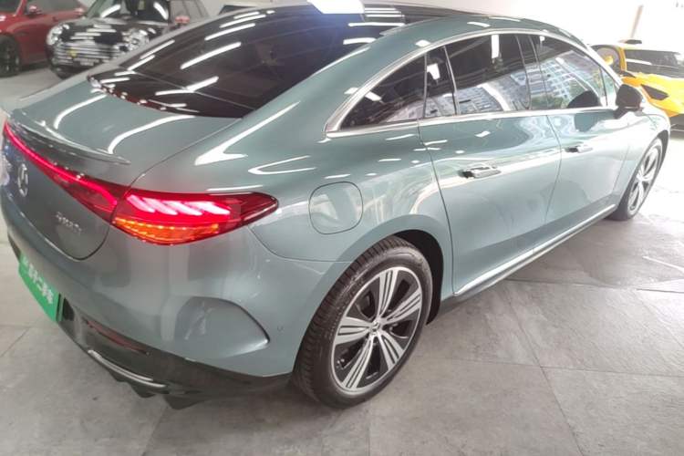 Used Mercedes-Benz EQE 2025 500 4MATIC Luxury Edition Rear Right 45 Deg
