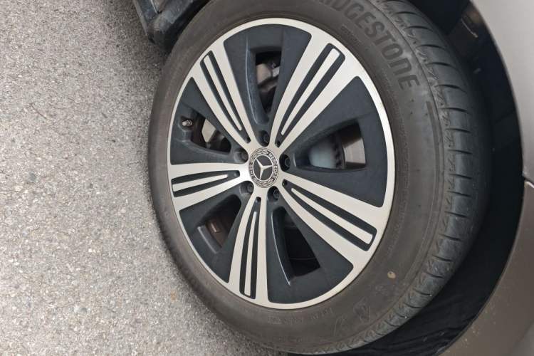 Used Mercedes-Benz EQE 2025 500 4MATIC Pioneer Edition Right Front Wheel Hub