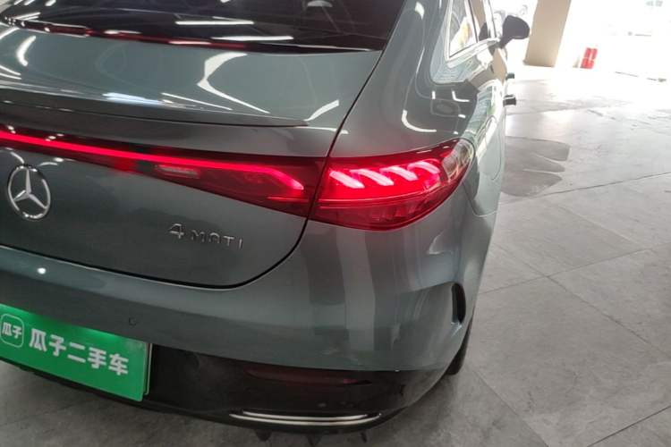 Used Mercedes-Benz EQE 2025 500 4MATIC Luxury Edition Right Rear Taillight