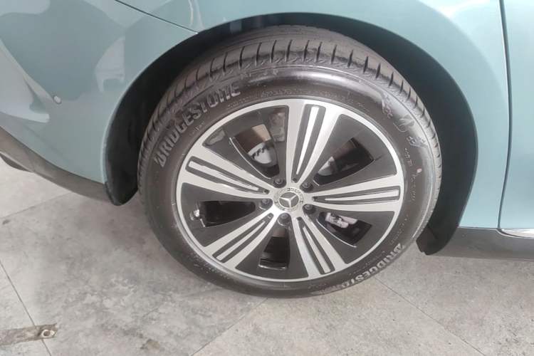 Used Mercedes-Benz EQE 2025 500 4MATIC Luxury Edition Right Rear Wheel Hub