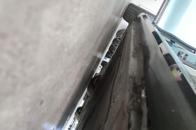 Used Mercedes-Benz EQE 2025 500 4MATIC Luxury Edition Right Side Sill