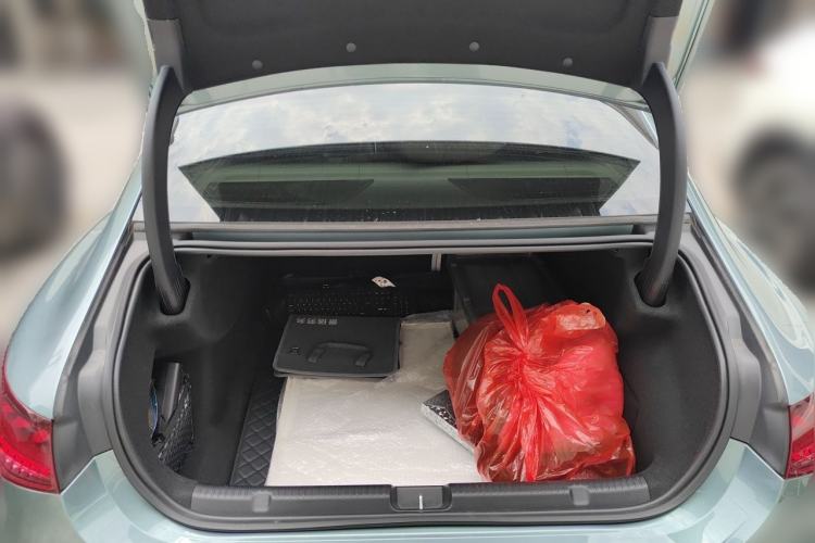 Used Mercedes-Benz EQE 2025 500 4MATIC Luxury Edition Trunk