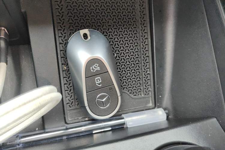 Used Mercedes-Benz EQE 2025 500 4MATIC Luxury Edition Vehicle Key