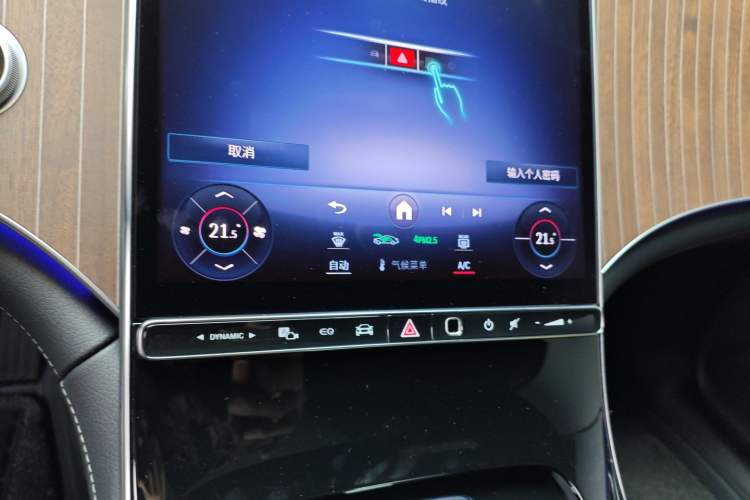 Used Mercedes-Benz EQE 2025 500 4MATIC Luxury Edition Audio And AC Panel