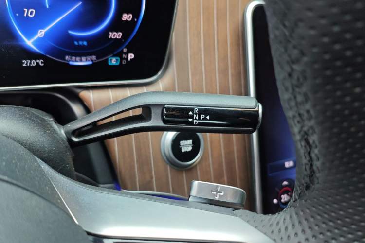 Used Mercedes-Benz EQE 2025 500 4MATIC Luxury Edition Gear Lever