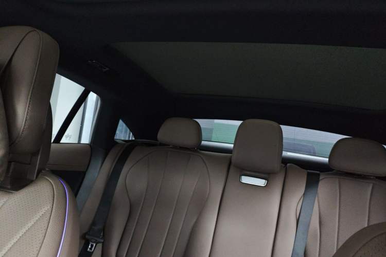 Used Mercedes-Benz EQE 2025 500 4MATIC Luxury Edition Headliner