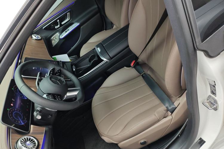 Used Mercedes-Benz EQE 2025 500 4MATIC Luxury Edition Left Front Seat