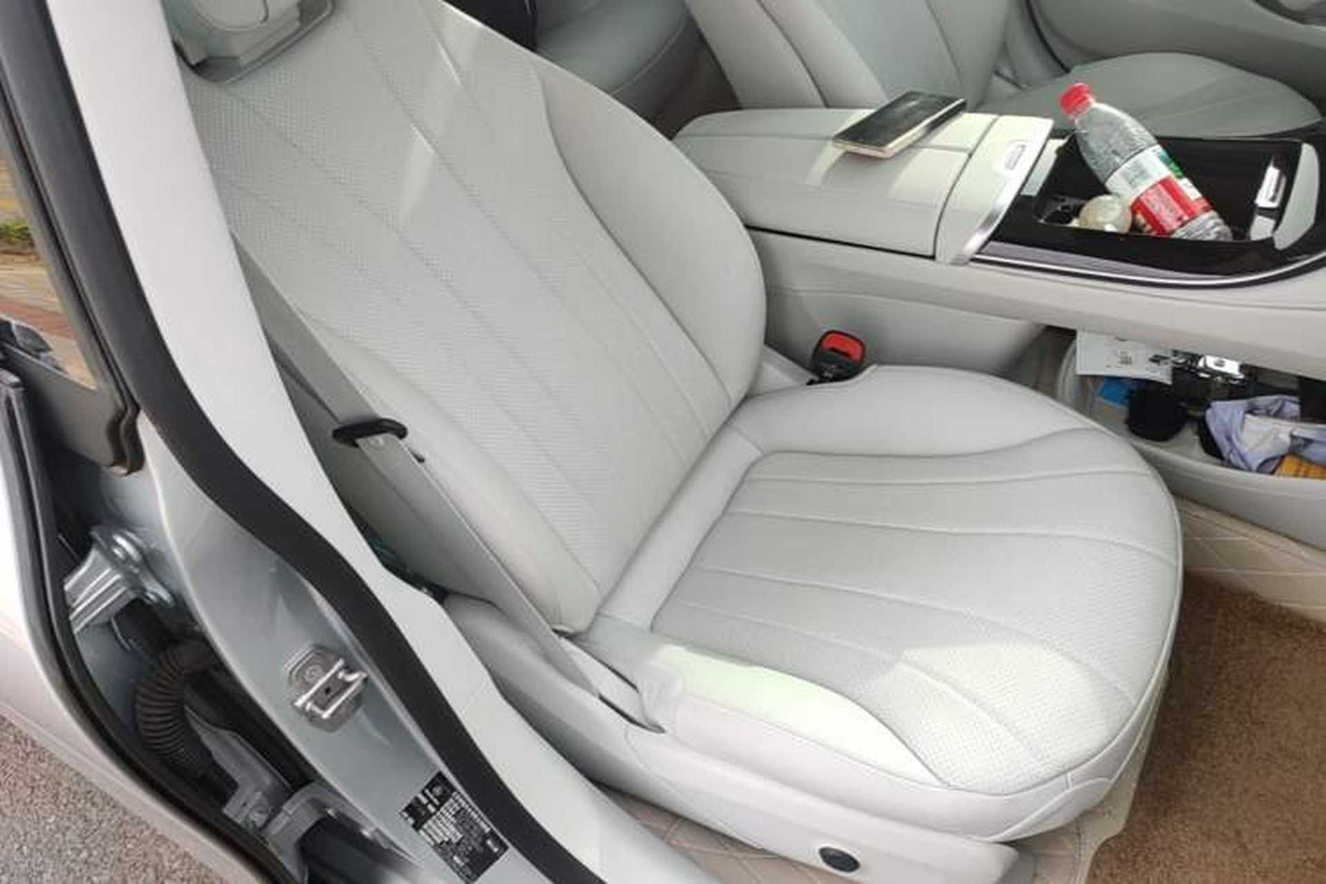 Used Mercedes-Benz EQE 2025 500 4MATIC Pioneer Edition Right Front Seat