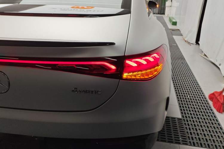Used Mercedes-Benz EQE 2025 500 4MATIC Luxury Edition Right Rear Taillight