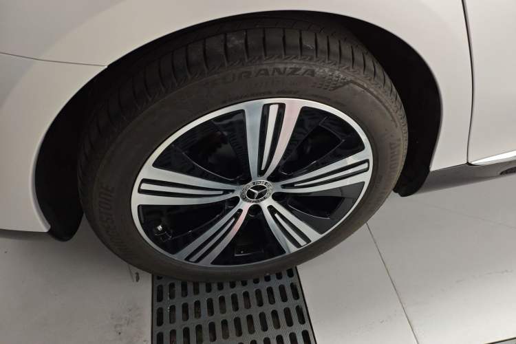 Used Mercedes-Benz EQE 2025 500 4MATIC Luxury Edition Right Rear Wheel Hub