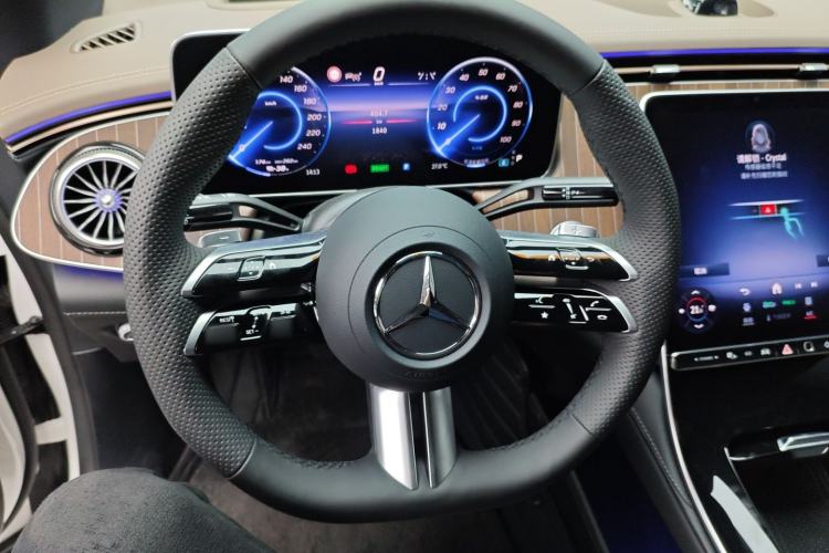 Used Mercedes-Benz EQE 2025 500 4MATIC Luxury Edition Steering Wheel