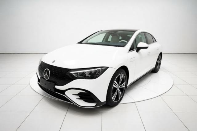 Ojetý Mercedes-Benz EQE 2025 500 4MATIC Pioneer Edition