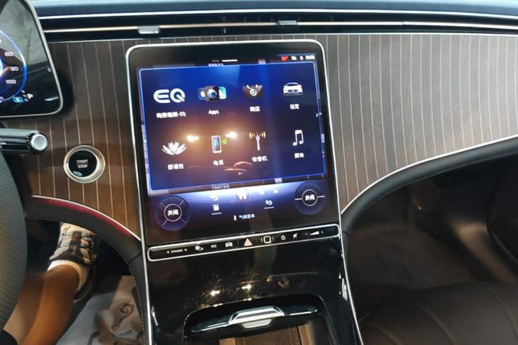 Used Mercedes-Benz EQE 2025 500 4MATIC Pioneer Edition Audio And AC Panel