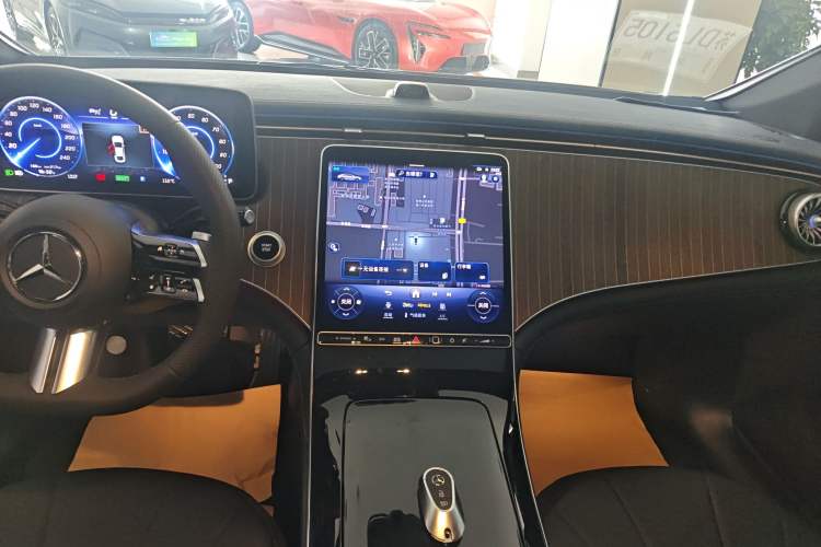 Used Mercedes-Benz EQE 2025 500 4MATIC Pioneer Edition Audio And AC Panel