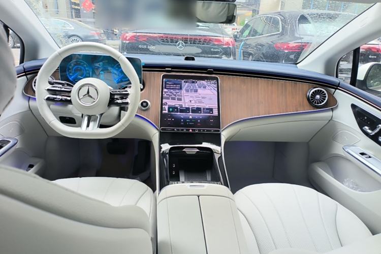 Used Mercedes-Benz EQE 2025 500 4MATIC Pioneer Edition Center Console