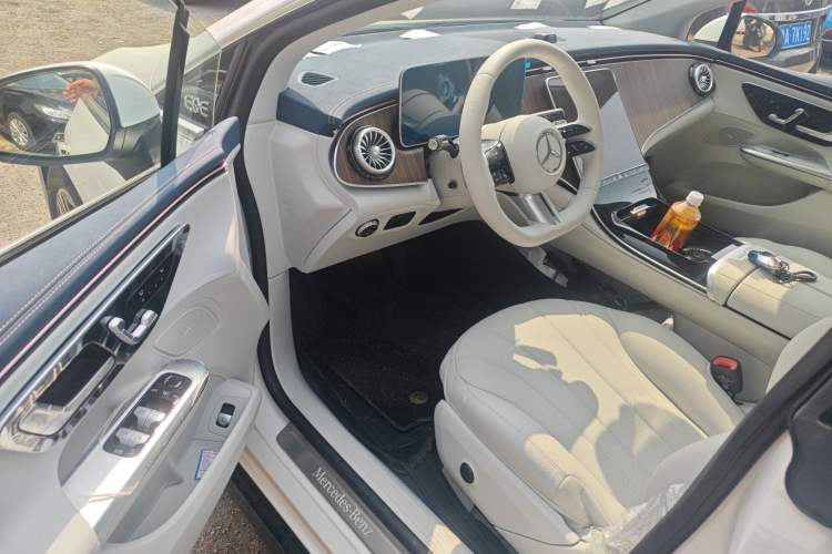Used Mercedes-Benz EQE 2025 500 4MATIC Pioneer Edition Driver Seat