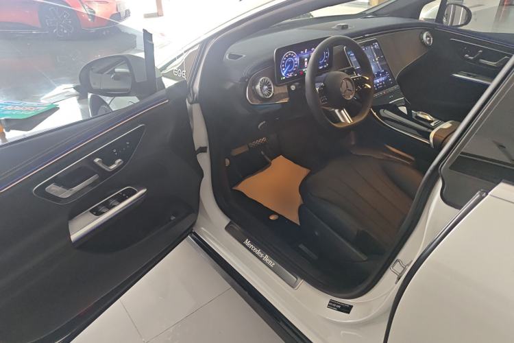 Used Mercedes-Benz EQE 2025 500 4MATIC Pioneer Edition Driver Seat