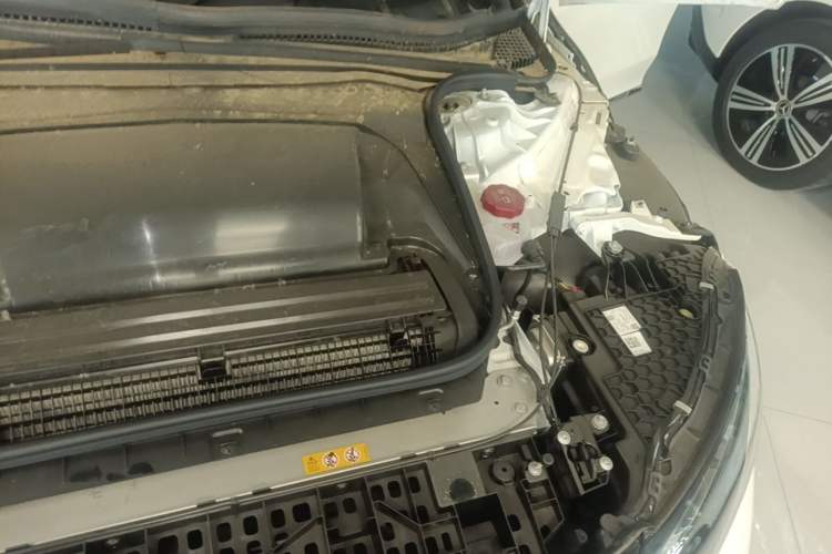 Used Mercedes-Benz EQE 2025 500 4MATIC Pioneer Edition Engine Bay Left