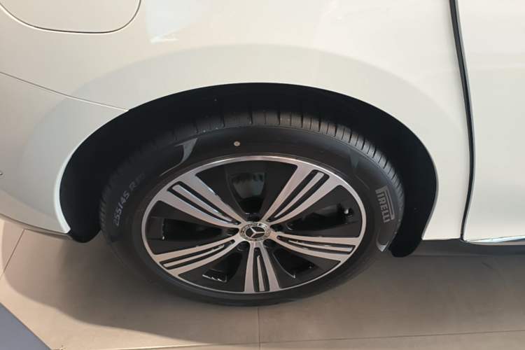 Used Mercedes-Benz EQE 2025 500 4MATIC Pioneer Edition Exterior 5