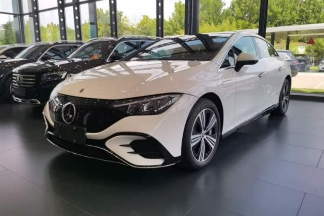 Mercedes-Benz EQE 2025 500 4MATIC Pioneer Edition с пробегом