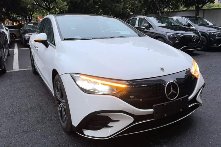 Used Mercedes-Benz EQE 2025 500 4MATIC Pioneer Edition Front Right 45 Deg