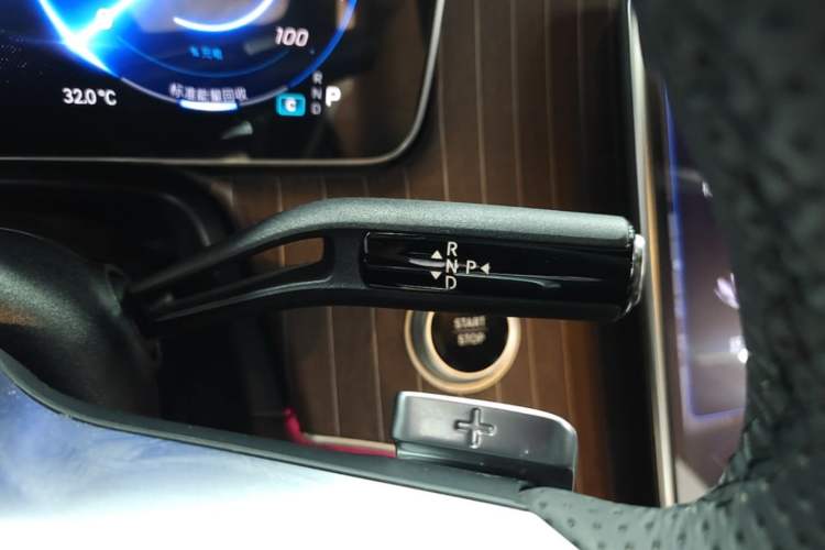 Used Mercedes-Benz EQE 2025 500 4MATIC Pioneer Edition Gear Lever