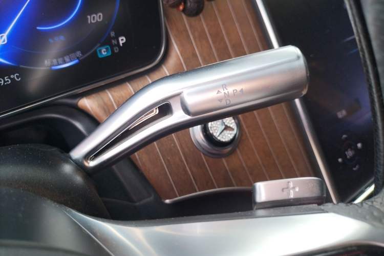 Used Mercedes-Benz EQE 2025 500 4MATIC Pioneer Edition Gear Lever