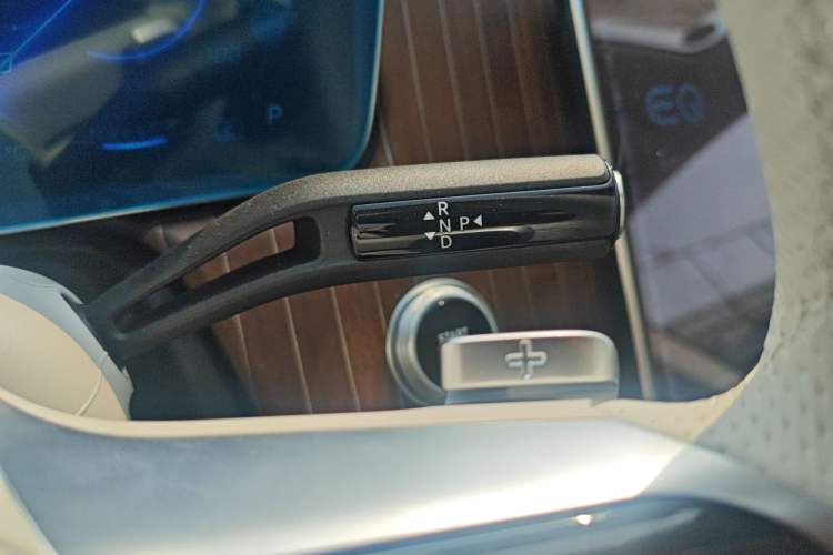 Used Mercedes-Benz EQE 2025 500 4MATIC Pioneer Edition Gear Lever