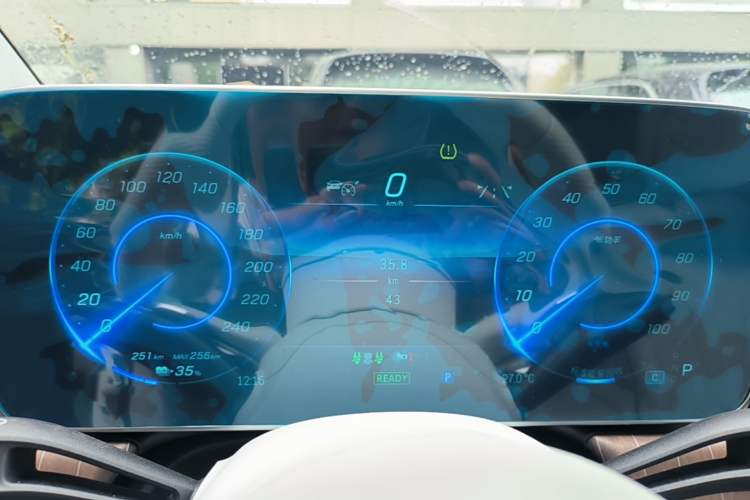 Used Mercedes-Benz EQE 2025 500 4MATIC Pioneer Edition Instrument Cluster