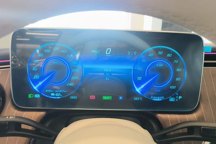 Used Mercedes-Benz EQE 2025 500 4MATIC Pioneer Edition Instrument Cluster