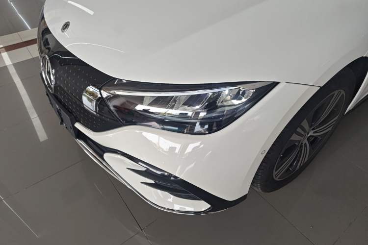 Used Mercedes-Benz EQE 2025 500 4MATIC Pioneer Edition Left Front Headlight