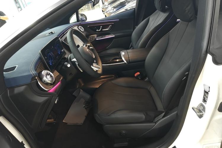 Used Mercedes-Benz EQE 2025 500 4MATIC Pioneer Edition Left Front Seat