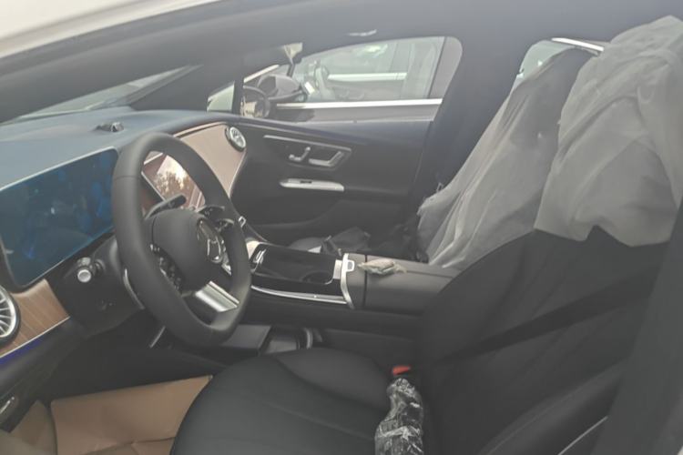 Used Mercedes-Benz EQE 2025 500 4MATIC Pioneer Edition Left Front Seat