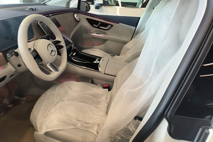 Used Mercedes-Benz EQE 2025 500 4MATIC Pioneer Edition Left Front Seat
