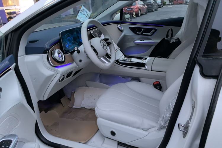 Used Mercedes-Benz EQE 2025 500 4MATIC Pioneer Edition Left Front Seat