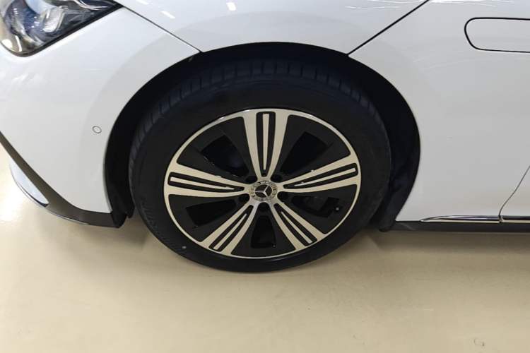 Used Mercedes-Benz EQE 2025 500 4MATIC Pioneer Edition Left Front Wheel Hub