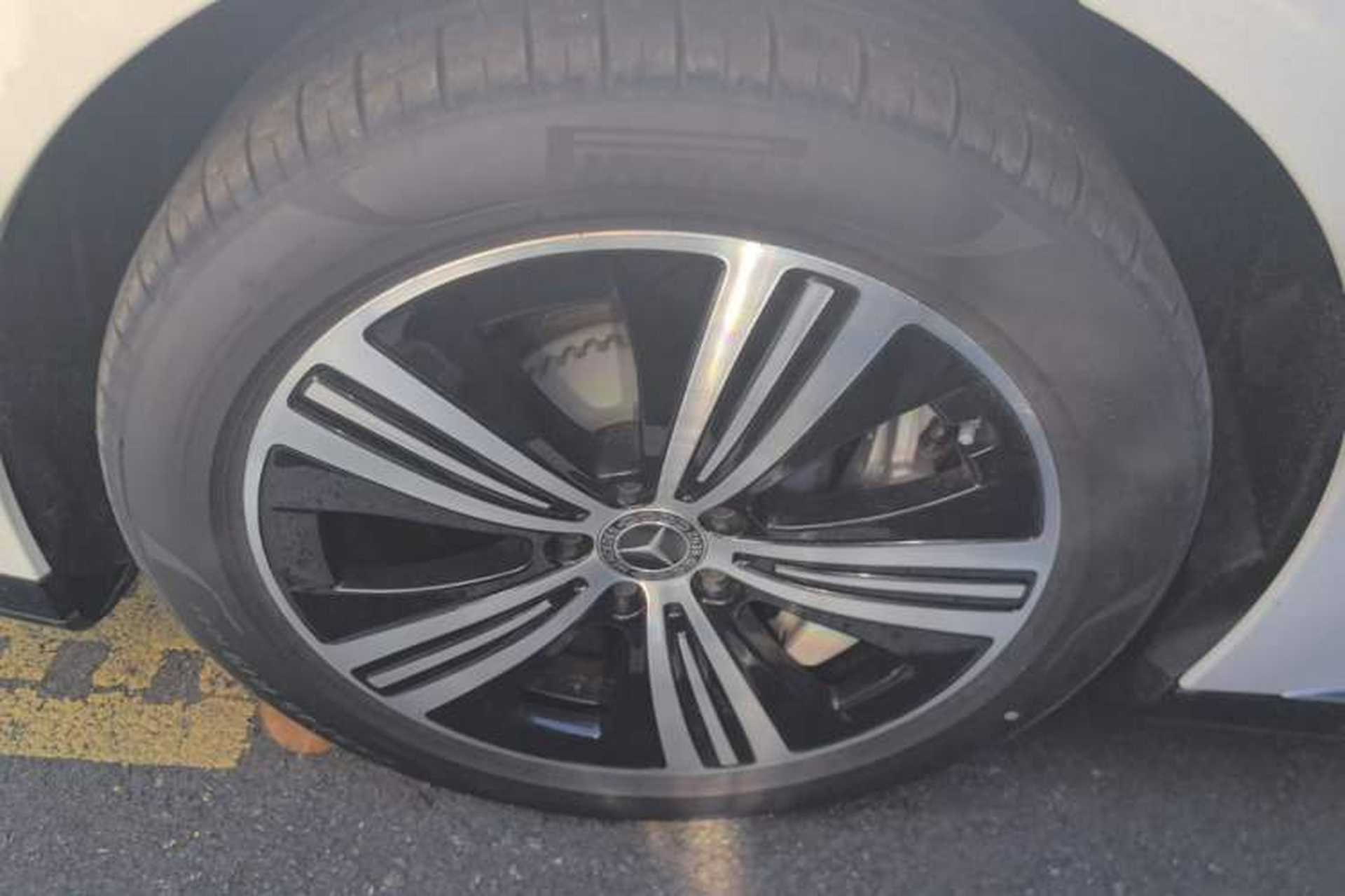 Used Mercedes-Benz EQE 2025 500 4MATIC Pioneer Edition Left Front Wheel Hub