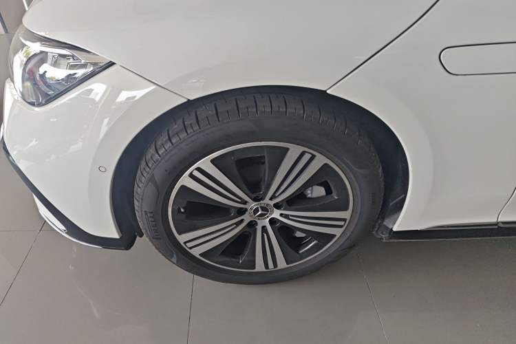 Used Mercedes-Benz EQE 2025 500 4MATIC Pioneer Edition Left Front Wheel Hub