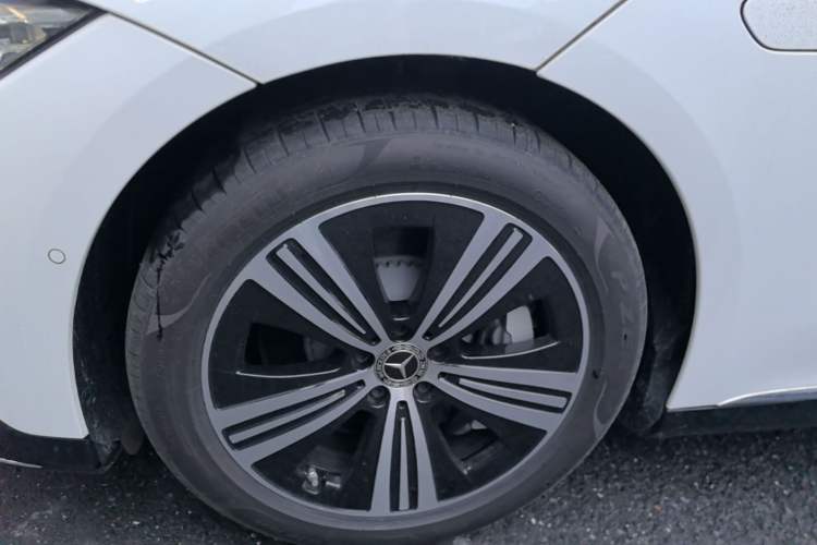 Used Mercedes-Benz EQE 2025 500 4MATIC Pioneer Edition Left Front Wheel Hub