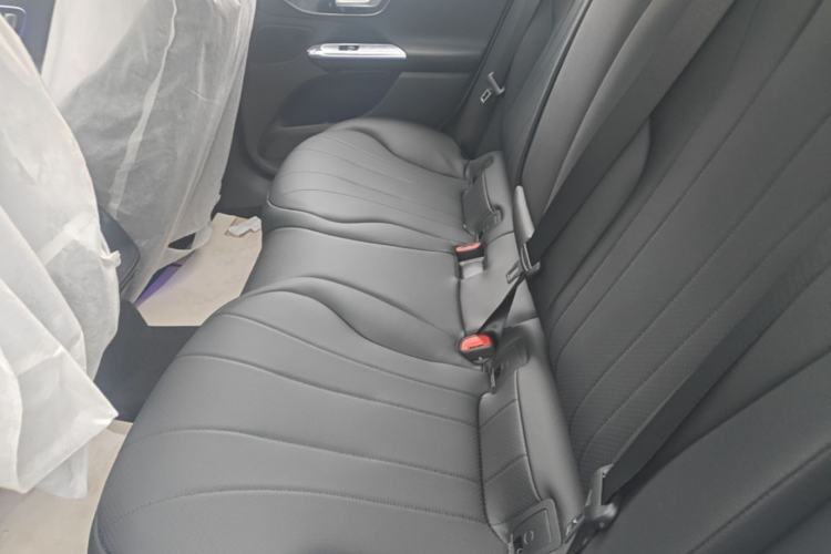 Used Mercedes-Benz EQE 2025 500 4MATIC Pioneer Edition Left Rear Seat
