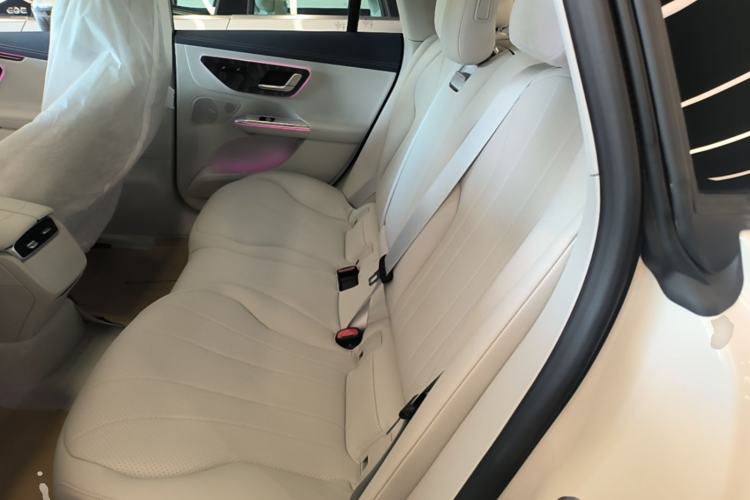 Used Mercedes-Benz EQE 2025 500 4MATIC Pioneer Edition Left Rear Seat