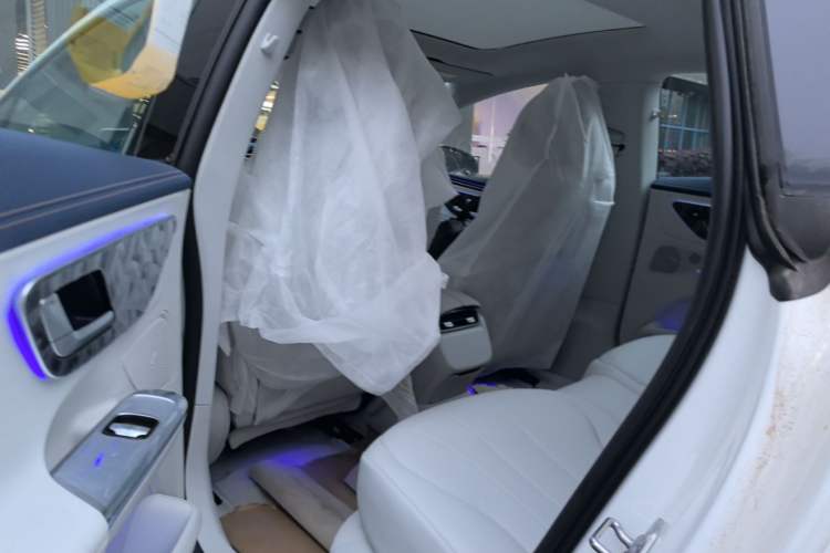 Used Mercedes-Benz EQE 2025 500 4MATIC Pioneer Edition Left Rear Seat