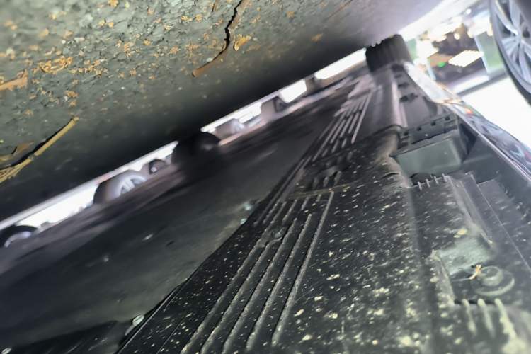 Used Mercedes-Benz EQE 2025 500 4MATIC Pioneer Edition Left Side Sill