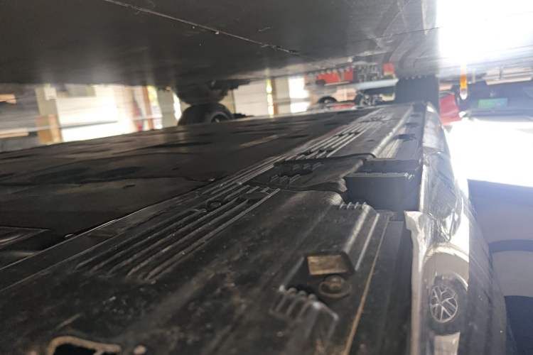Used Mercedes-Benz EQE 2025 500 4MATIC Pioneer Edition Left Side Sill