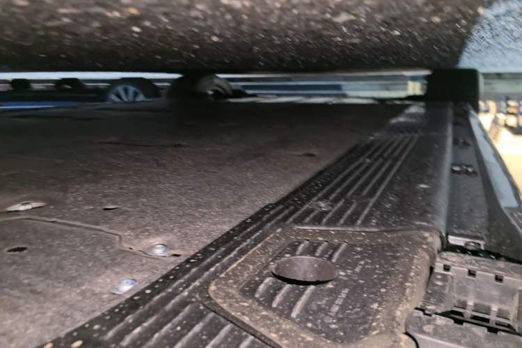 Used Mercedes-Benz EQE 2025 500 4MATIC Pioneer Edition Left Side Sill