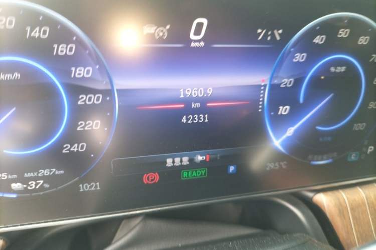 Used Mercedes-Benz EQE 2025 500 4MATIC Pioneer Edition Odometer Close Up