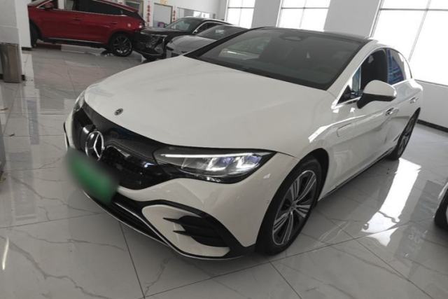 Ojetý Mercedes-Benz EQE 2025 500 4MATIC Pioneer Edition