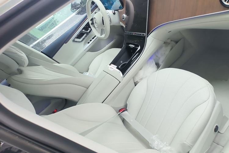 Used Mercedes-Benz EQE 2025 500 4MATIC Pioneer Edition Right Front Seat