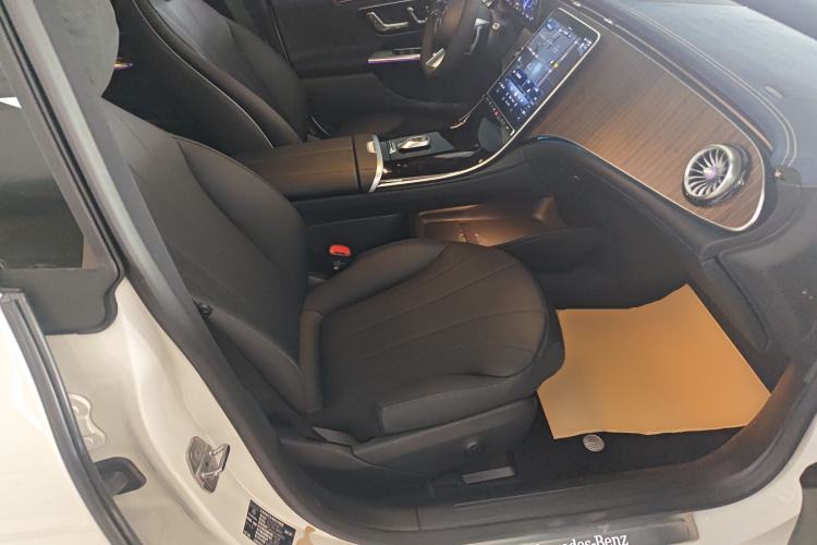 Used Mercedes-Benz EQE 2025 500 4MATIC Pioneer Edition Right Front Seat